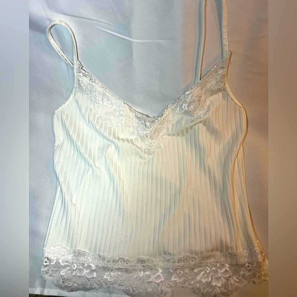 Women’s white tank top, V neck, size L